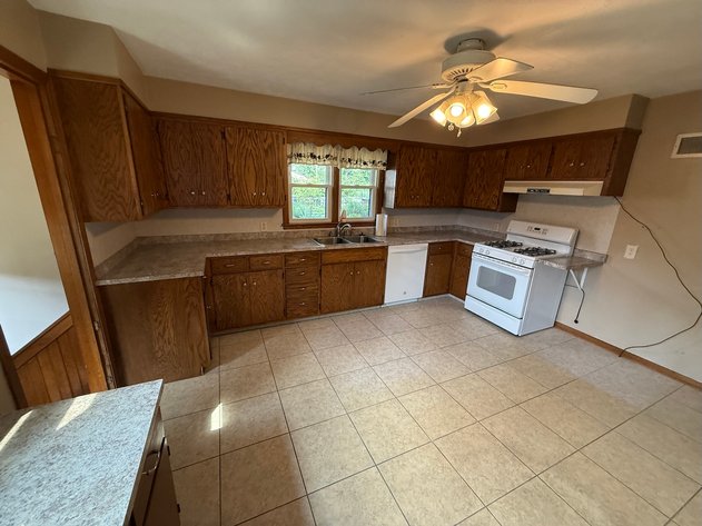 Image for Charming 5 Bedroom, 2 Bath Home in Cedar Bluffs