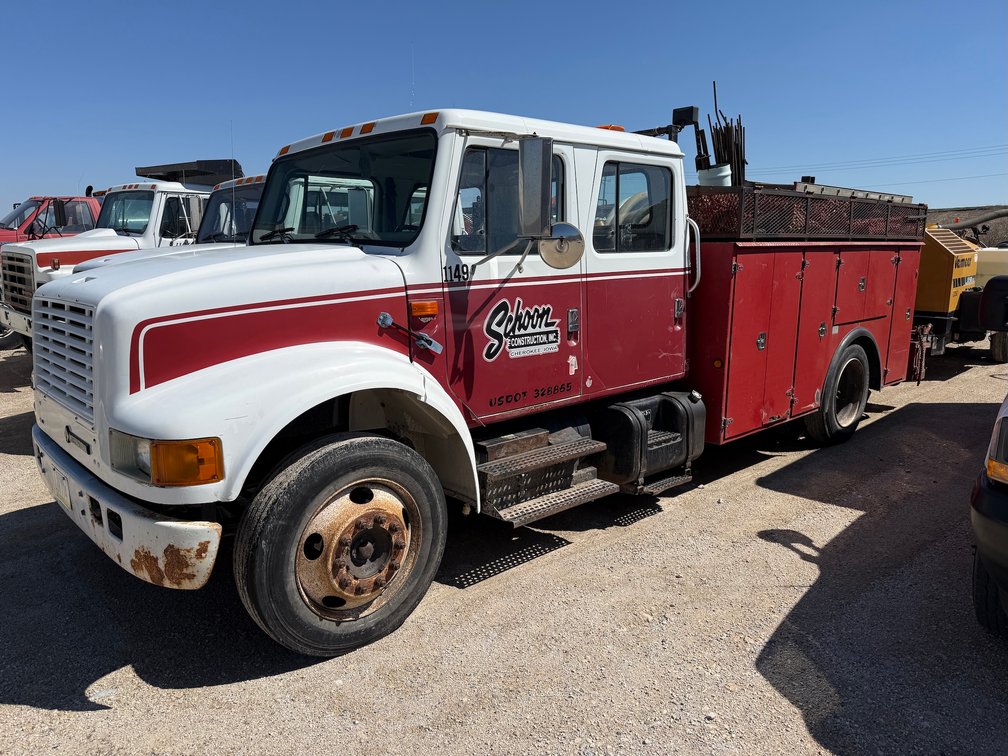 1999 IHC Crew Cab 4700 Service Truck