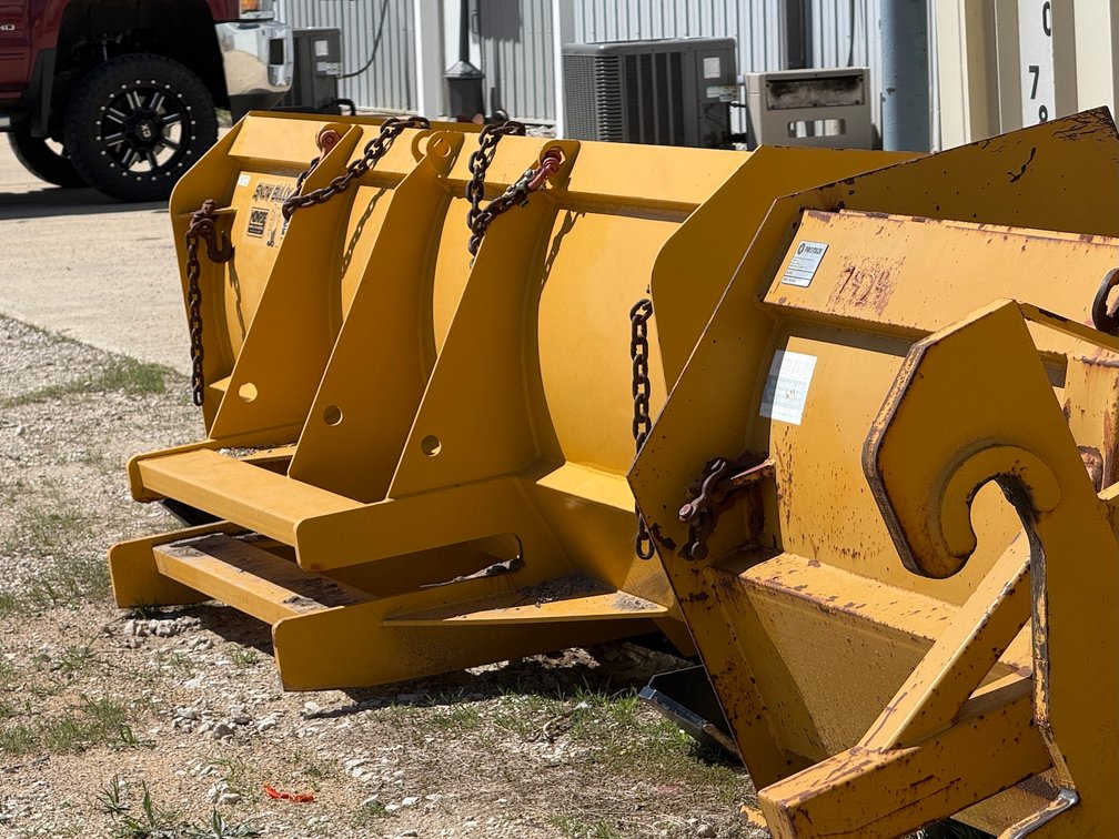 Monroe Snow Bully 10 Snow Pusher Attachment