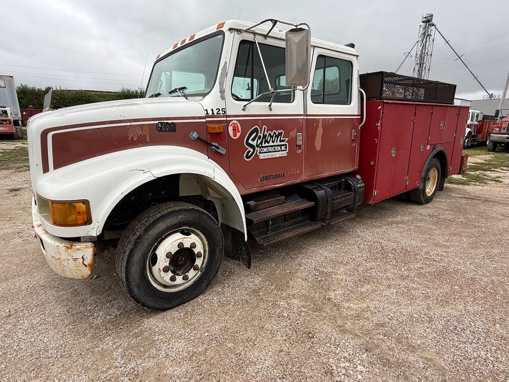 1998 International 4700 Crew Cab Service Truck
