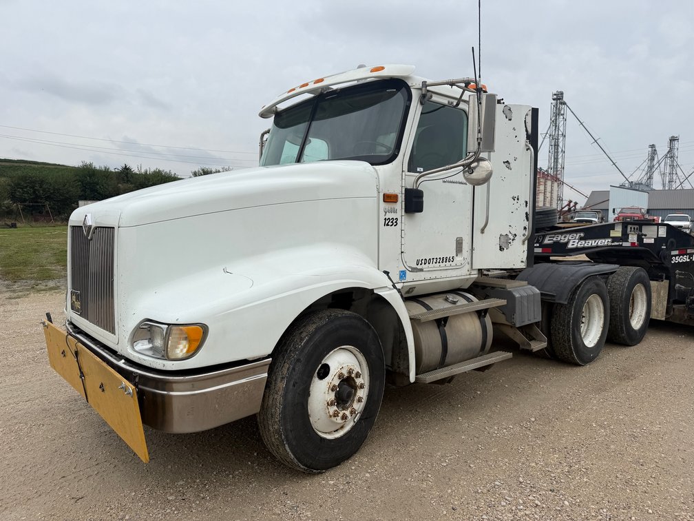 2003 IHC 9400i Conventional Day Cab Truck Tractor