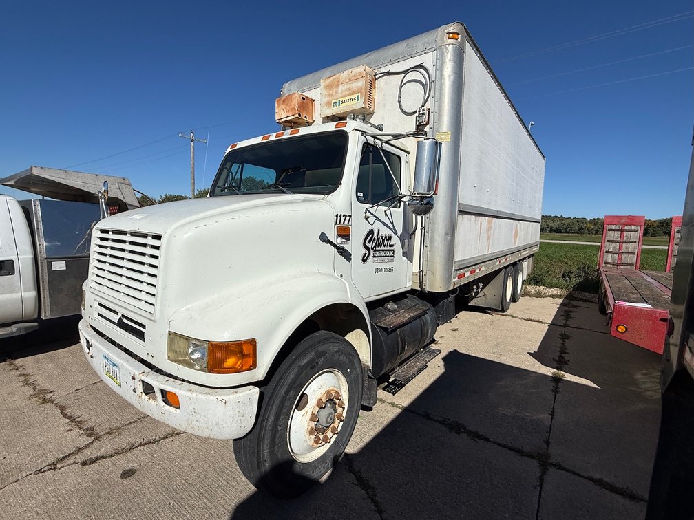 1994 IHC 8100 Conventional Van Truck