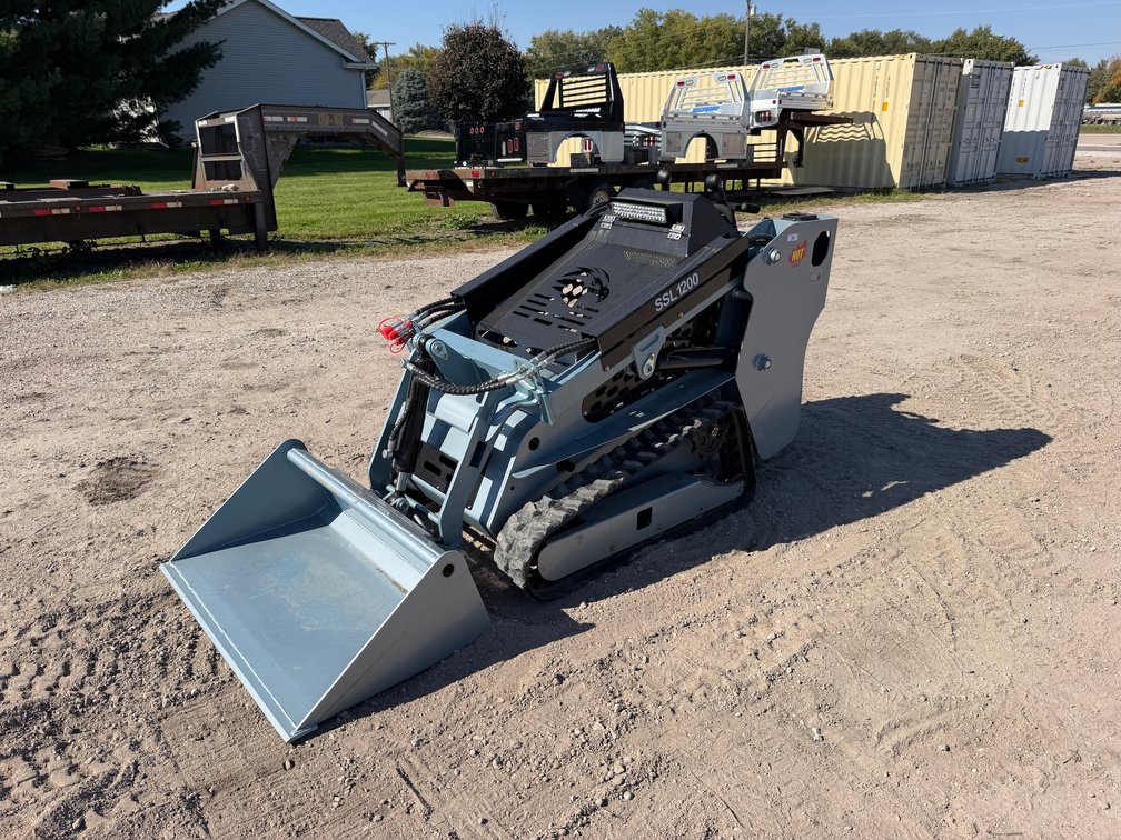 SDLANCH SSL1200 Mini Skid Steer Loader - Diesel