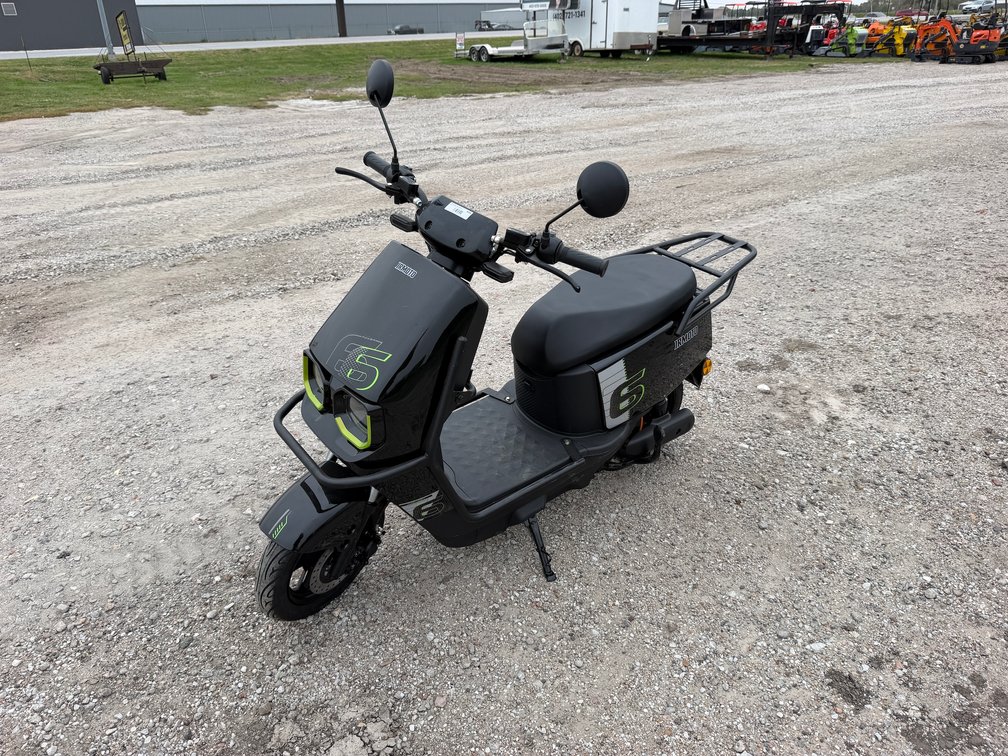 SDLANCH IRMOTO 2-Wheel Moped (Assembled)