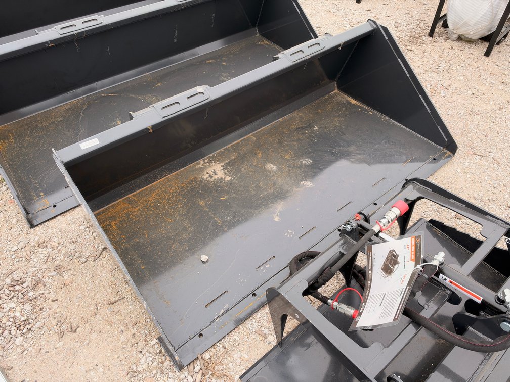 Wolverine TDB-11-72W Skid Steer Bucket Attachment