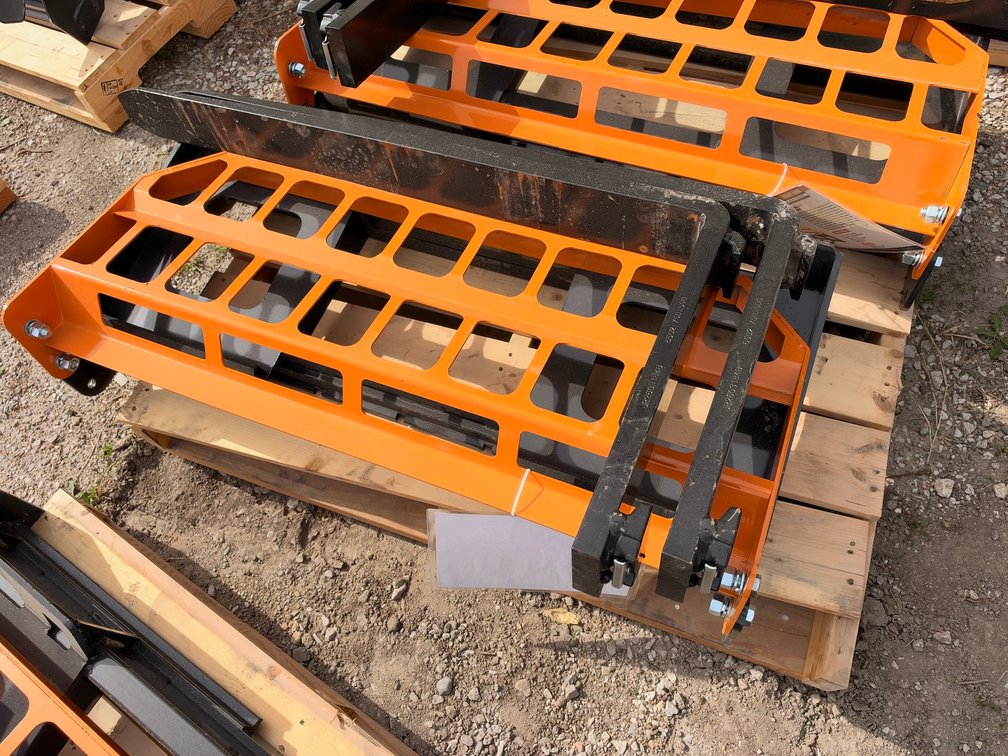 LandHonor PF-11-3500GPallet Fork Attachment for Skid Steers