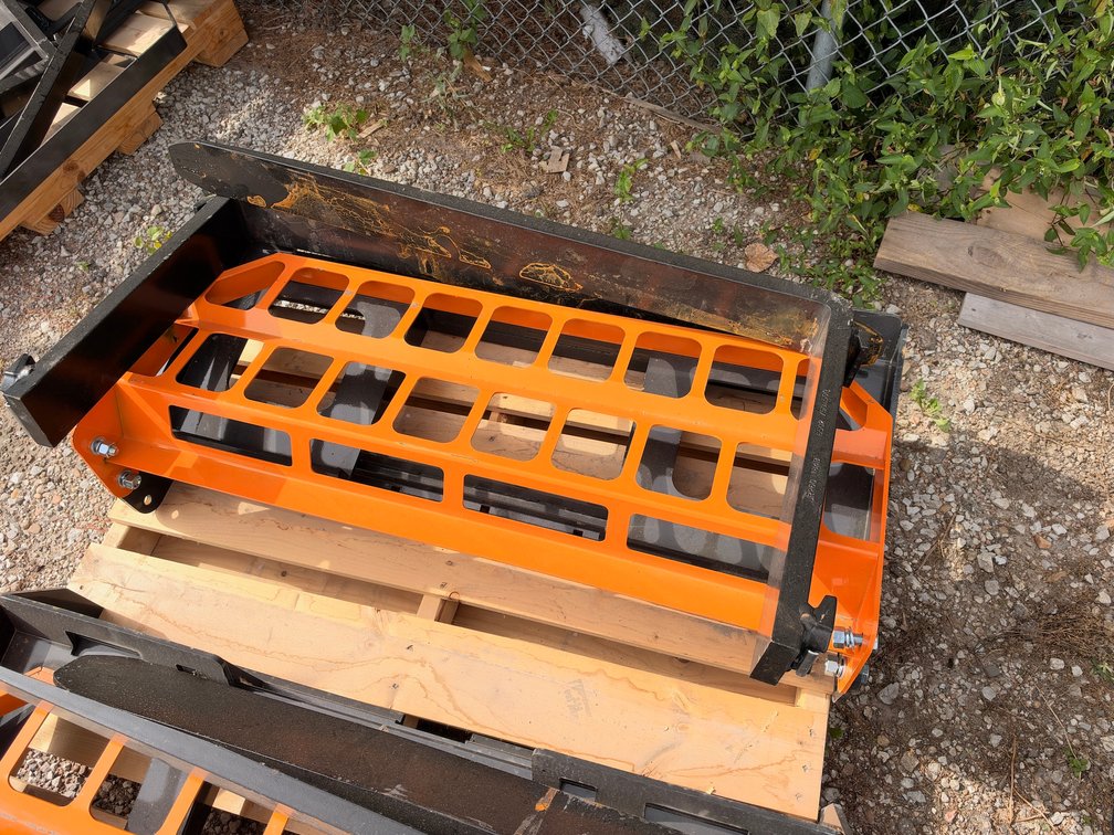 LandHonor PF-11-3500GPallet Fork Attachment for Skid Steers