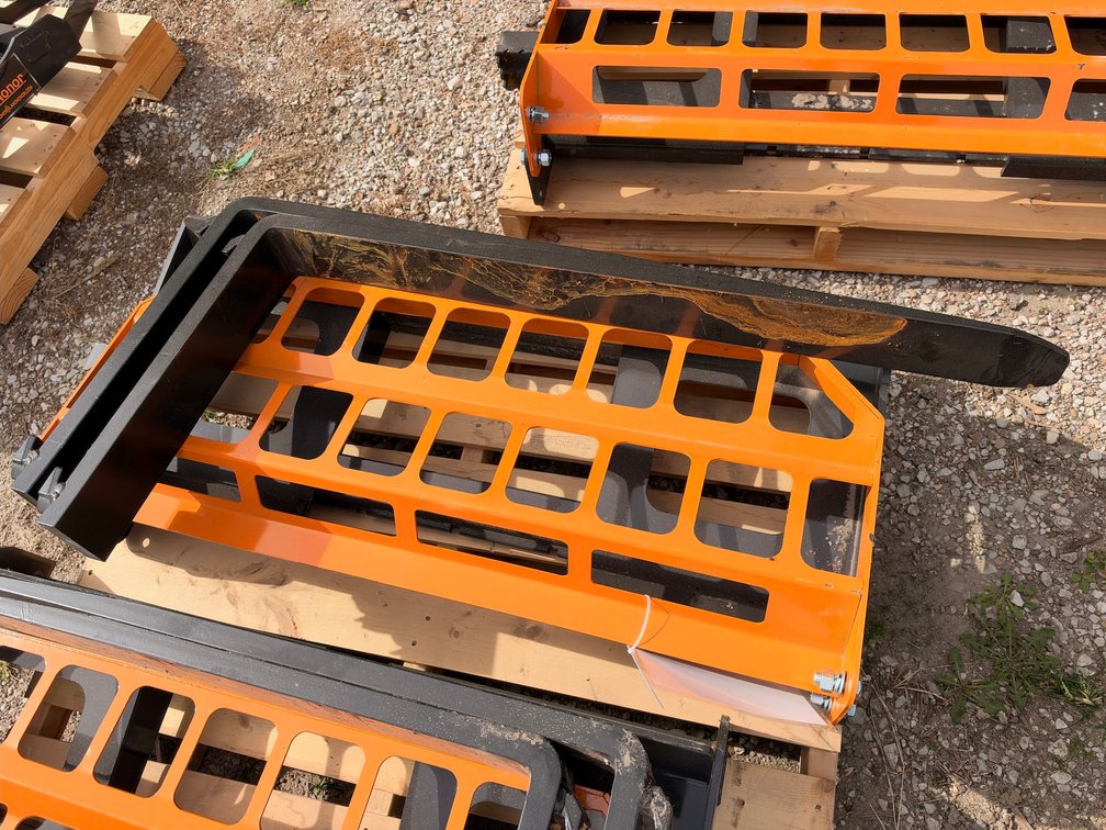 LandHonor PF-11-3500GPallet Fork Attachment for Skid Steers