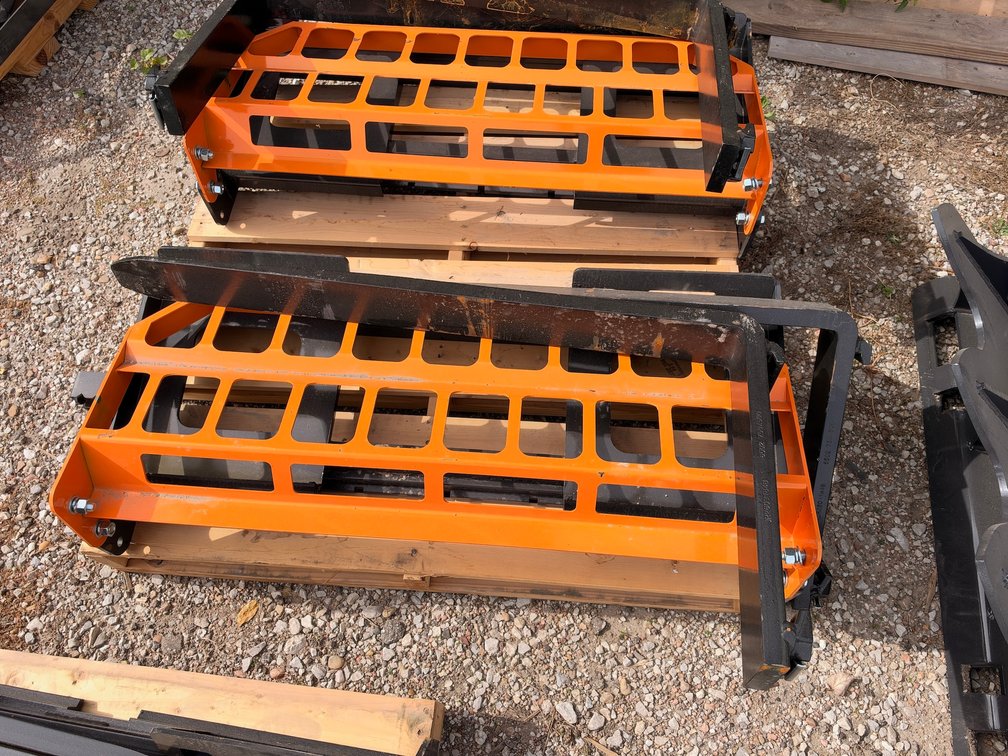 LandHonor PF-11-3500GPallet Fork Attachment for Skid Steers