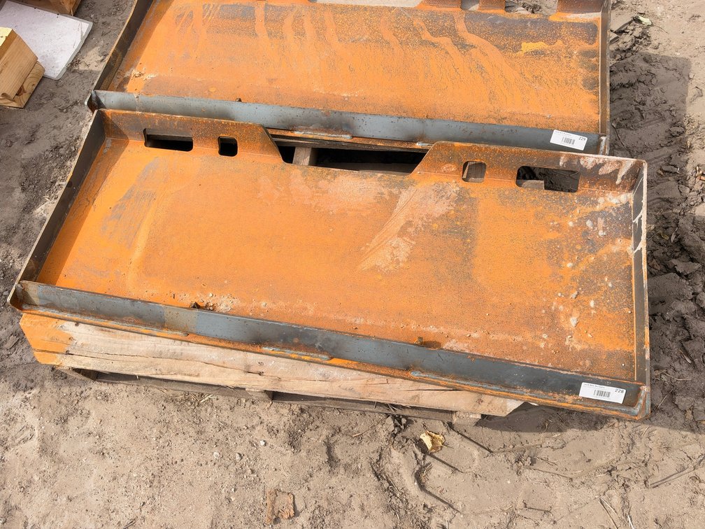 Wolverine QMP2-16-12T 1/2 in. Universal Quick Attach Skid Steer Mounting Plate