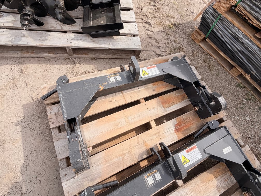 Wolverine TR-26-02C Class 2 Quick Hitch Attachment for Tractors