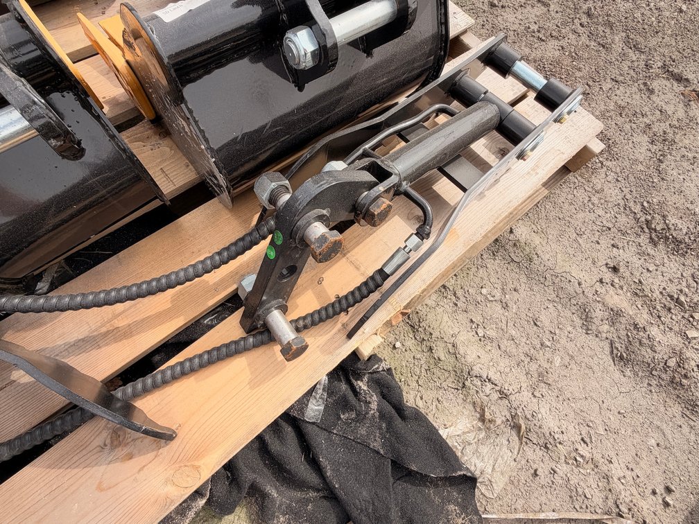 SDLANCH Hydraulic Thumb Clamp for Mini Excavators