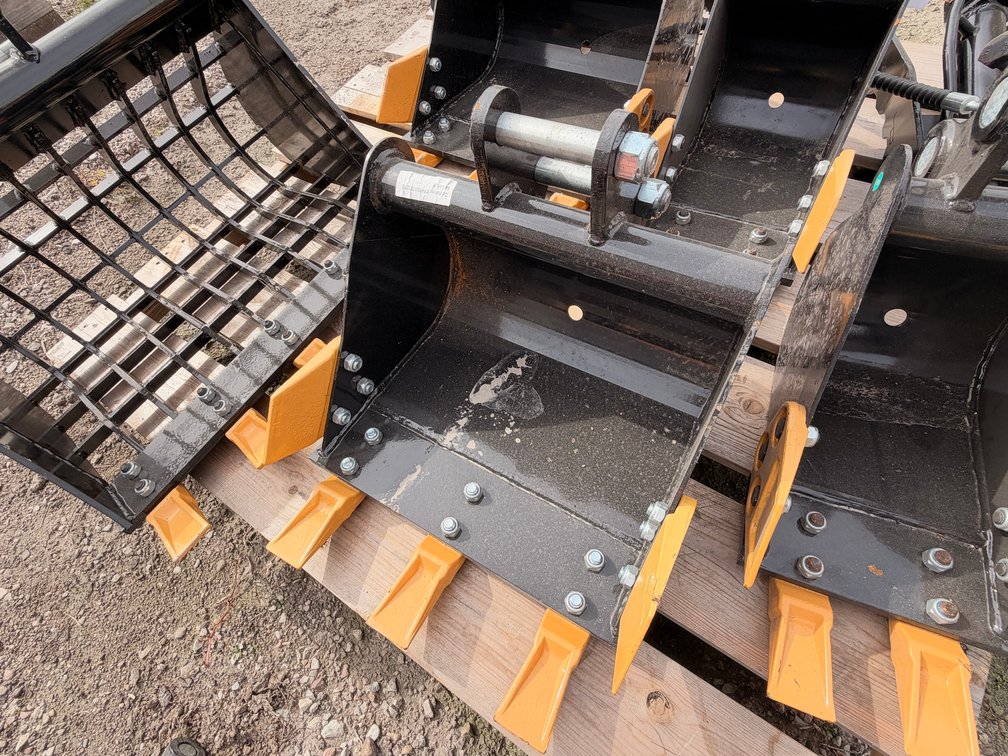 SDLANCH 40 cm Mini Excavator Bucket with Teeth