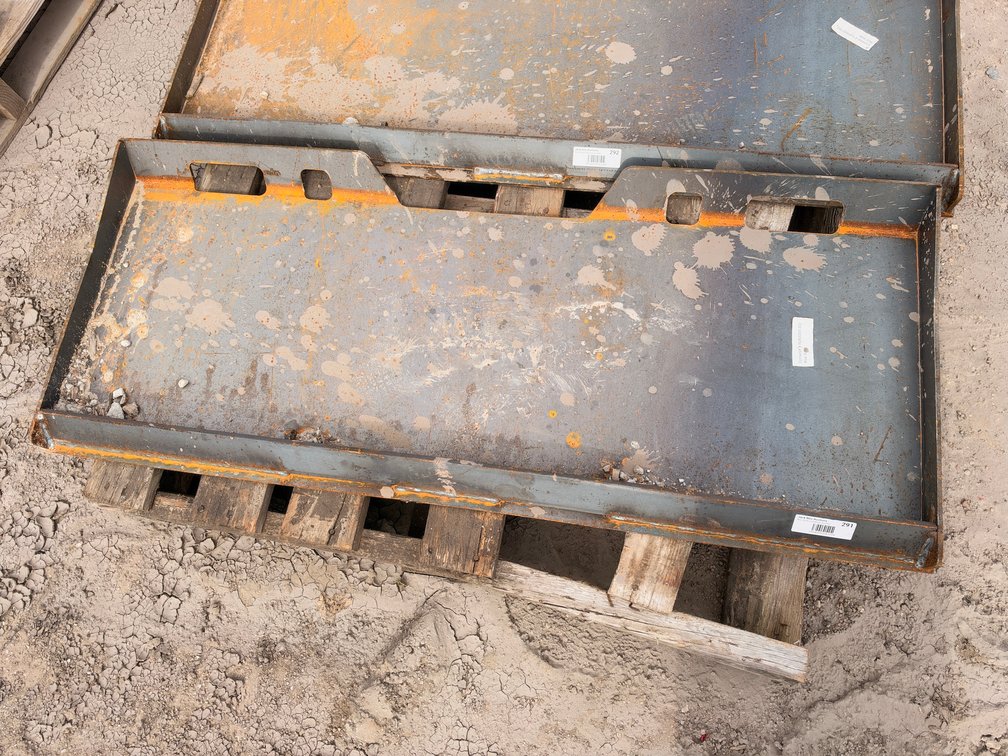 Wolverine QMP3-16-6T 1/4 in. Universal Quick Attach Skid Steer Mount Plate