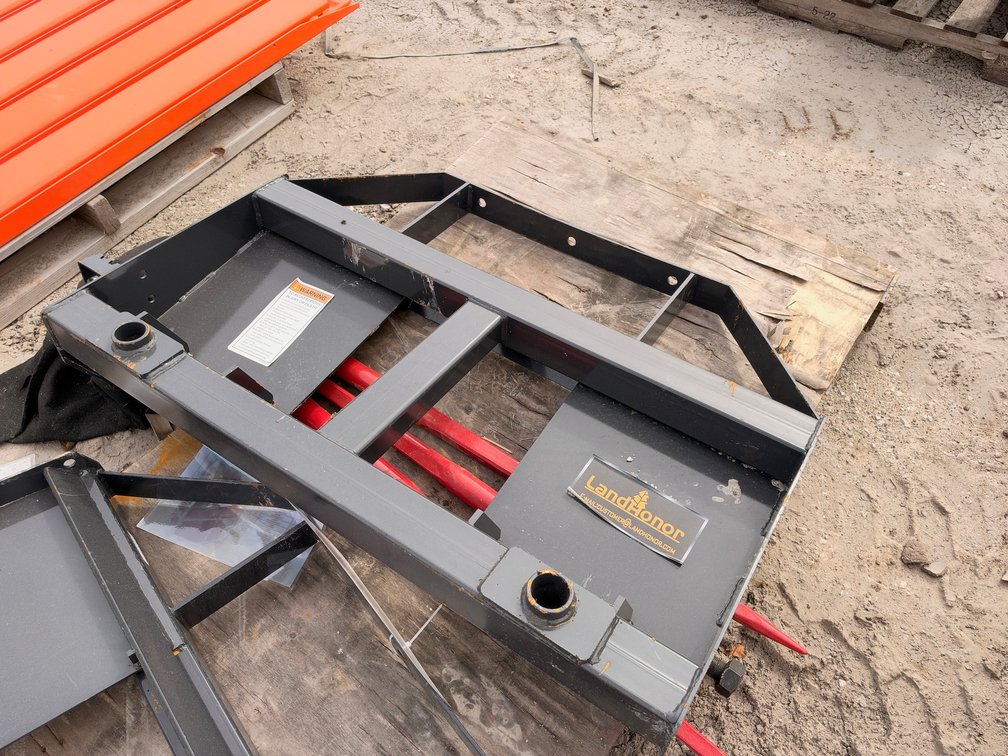 LandHonor BS-12-2500G Bale Spear Attachment for Skid Steers