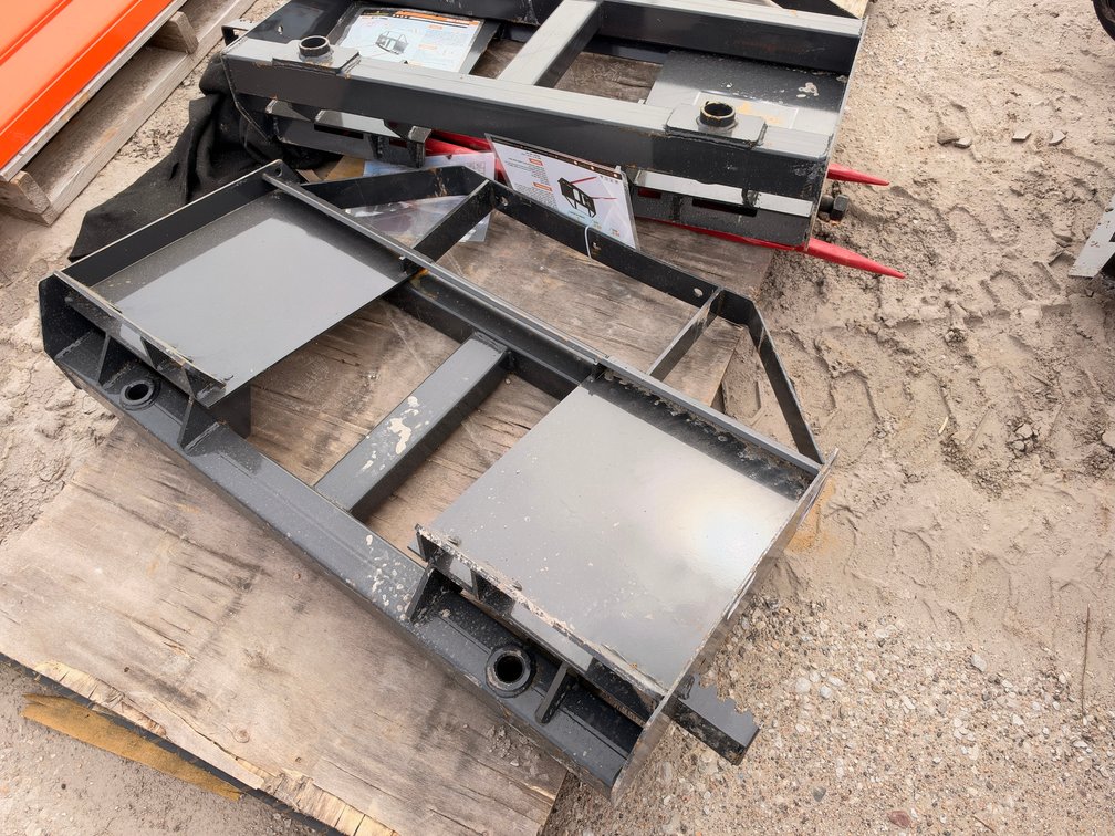 LandHonor BS-12-2500G Bale Spear Attachment for Skid Steers