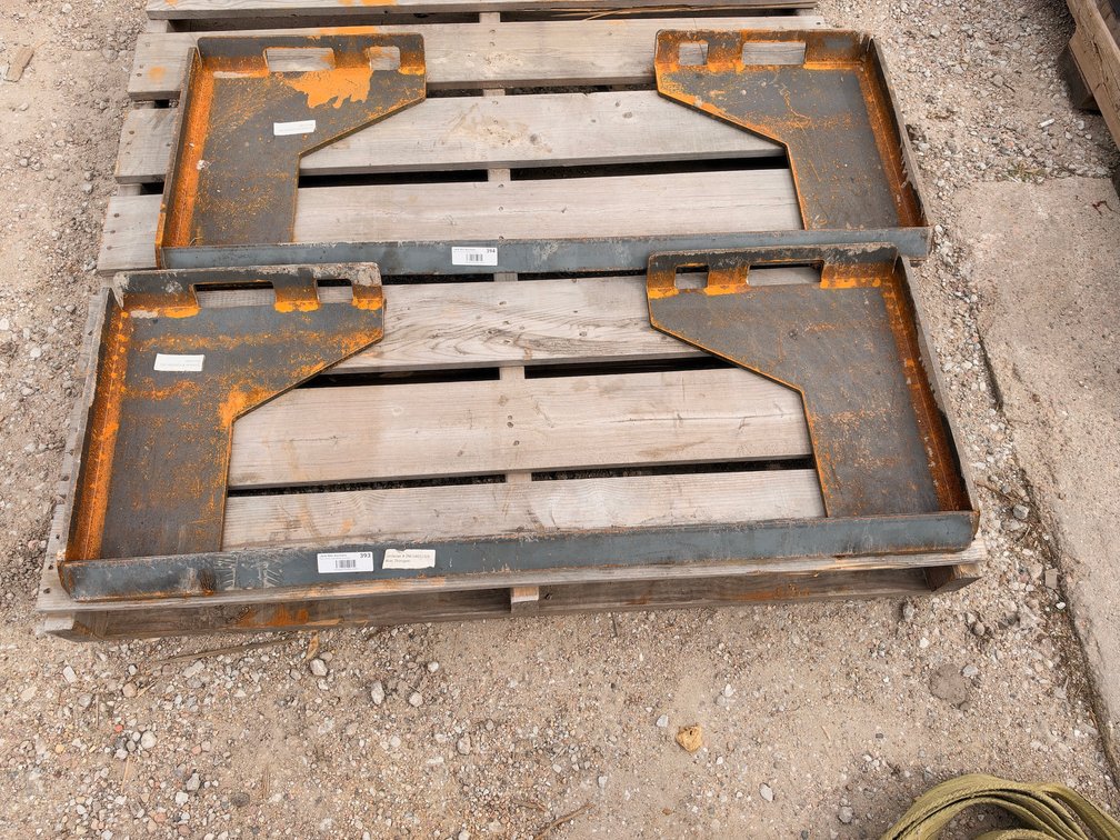 Wolverine QMP1-16-10T 3/8 in. Thick Quick Tatch Cut Out Skid Steer Mounting Plate