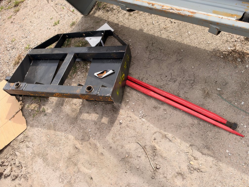 LandHonor BS-12-2500G Bale Spear Attachment for Skid Steers