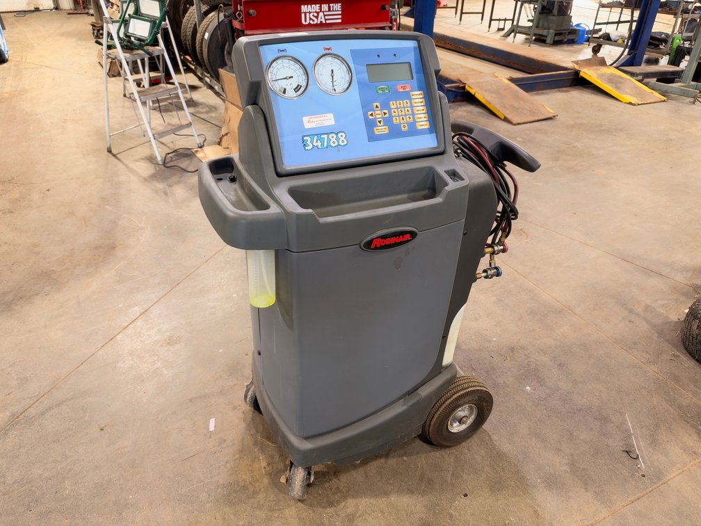 2013 Robinair 34788 Refrigerant Station