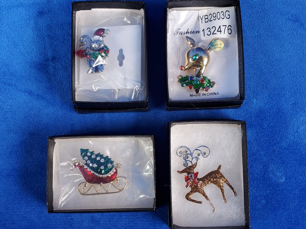 (4) Vintage Christmas Pins