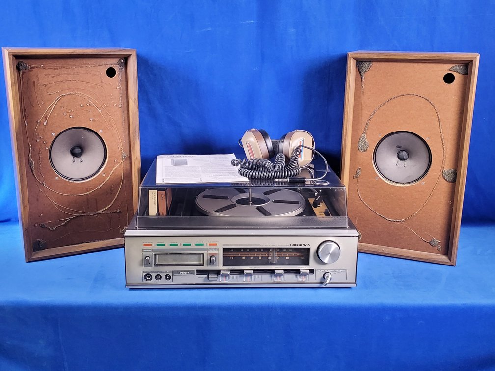 Soundesign Stereo System w/Realistic Pro 20 Headphones & (2) Speakers (LPO)