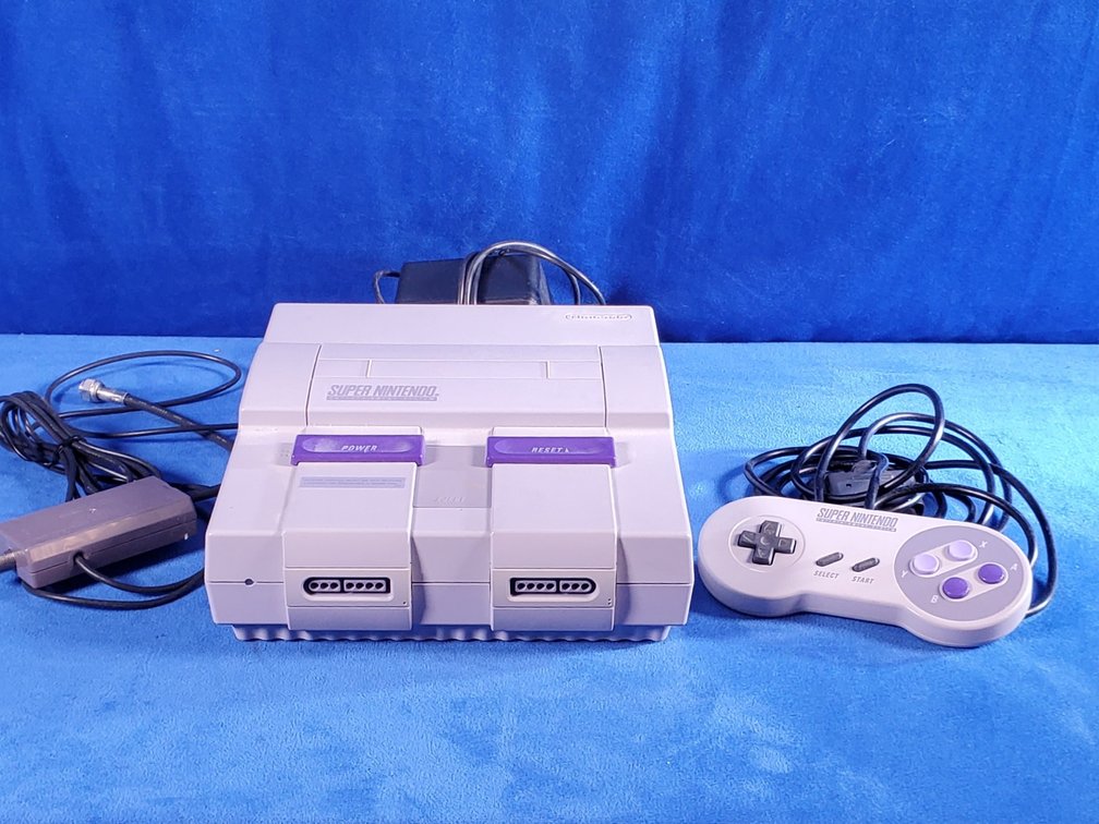 Super Nintendo Entertainment System w/controllers and carry bag