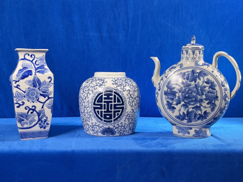 Bombay Double happiness Lidless Jar, Chinese Tea Pot & Vase (LPO)