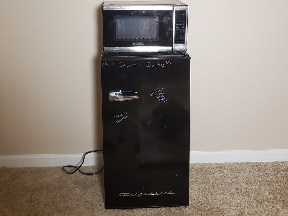 Frigidaire Mini Fridge & Black & Decker Microwave. (LPO) 