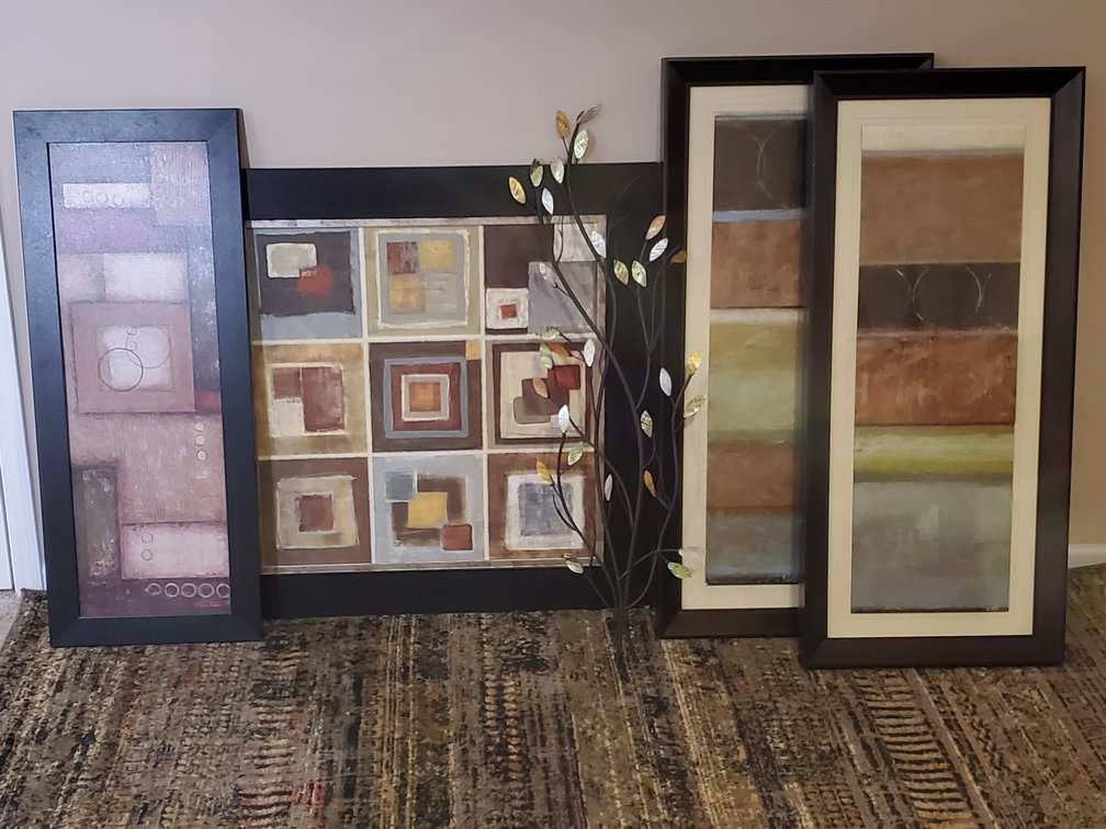 Decorative Wall Art & Area Rug (LPO)