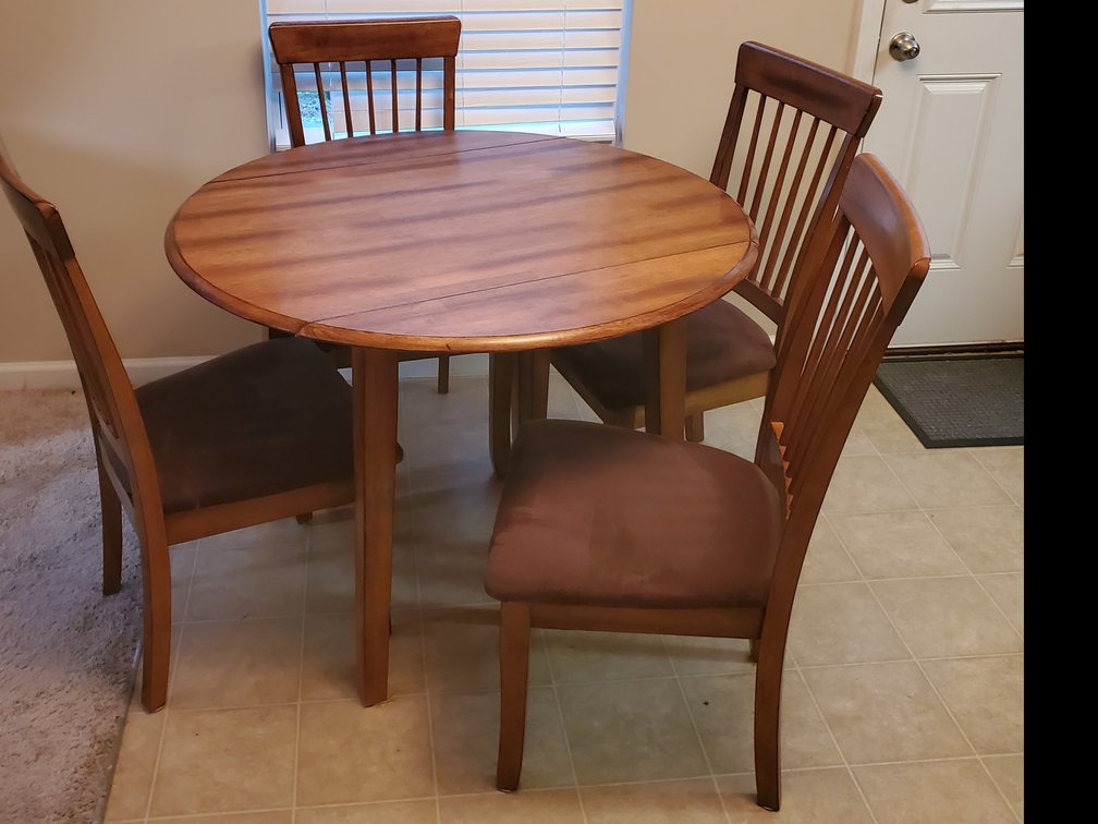  Drop-Leaf Table with (4) Chairs (LPO)