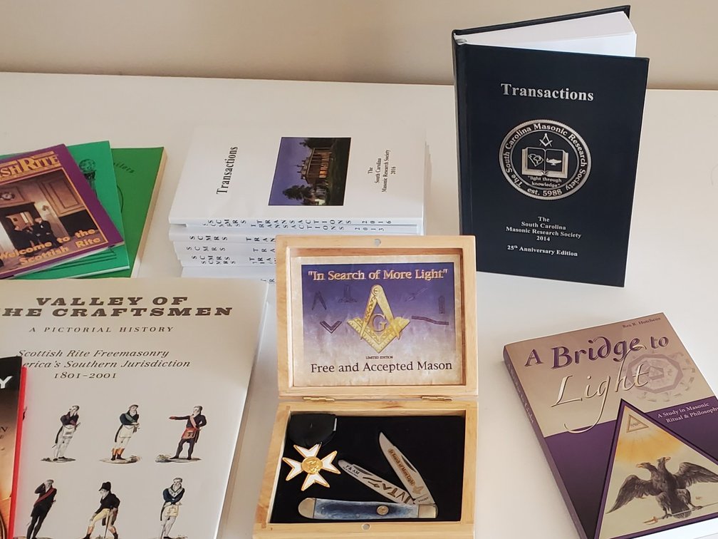Masonic Knife in Case & Masonic Literature (LPO)