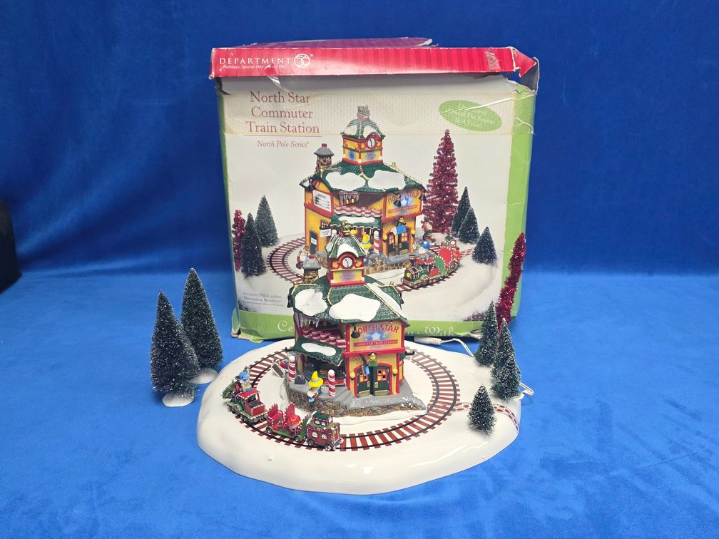 Department 56 "North Star Commuter Train Station" 