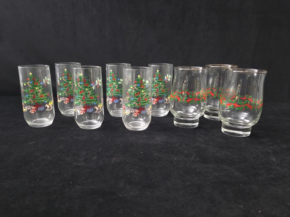 6-Piece Set of Vintage Luminarc Christmas Glasses & More (LPO)