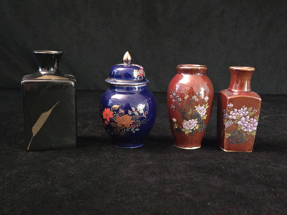 (4) Porcelain Vases (LPO)