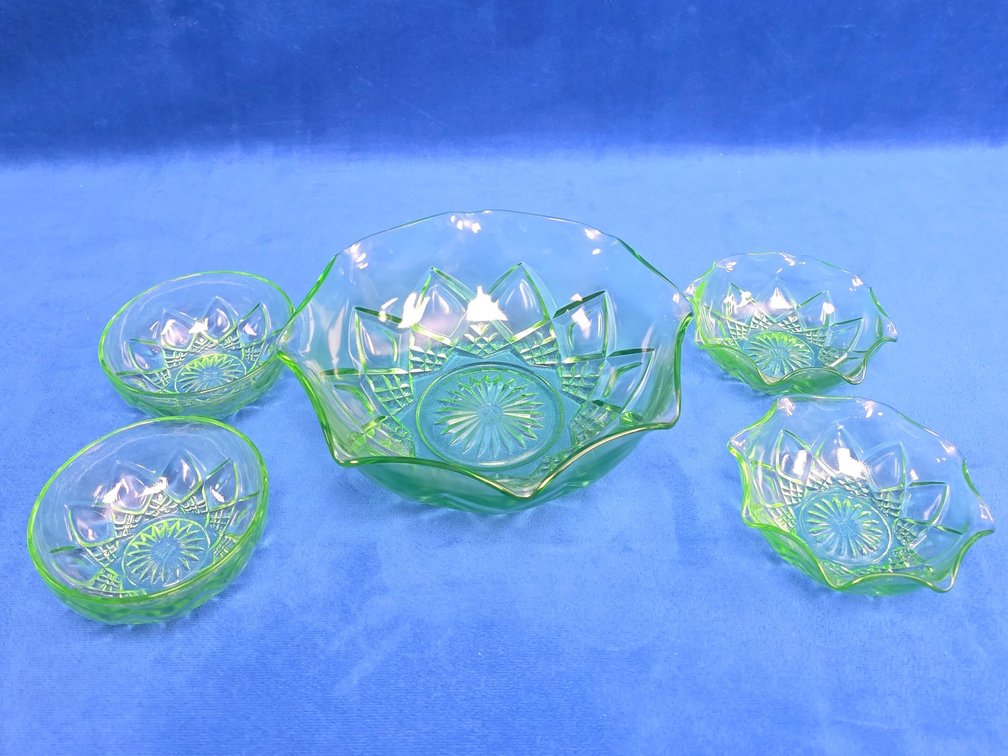 Large "Diamond Arches" Pattern  Serving Bowl and (4)  Berry Bowls. Green Uranium Glass