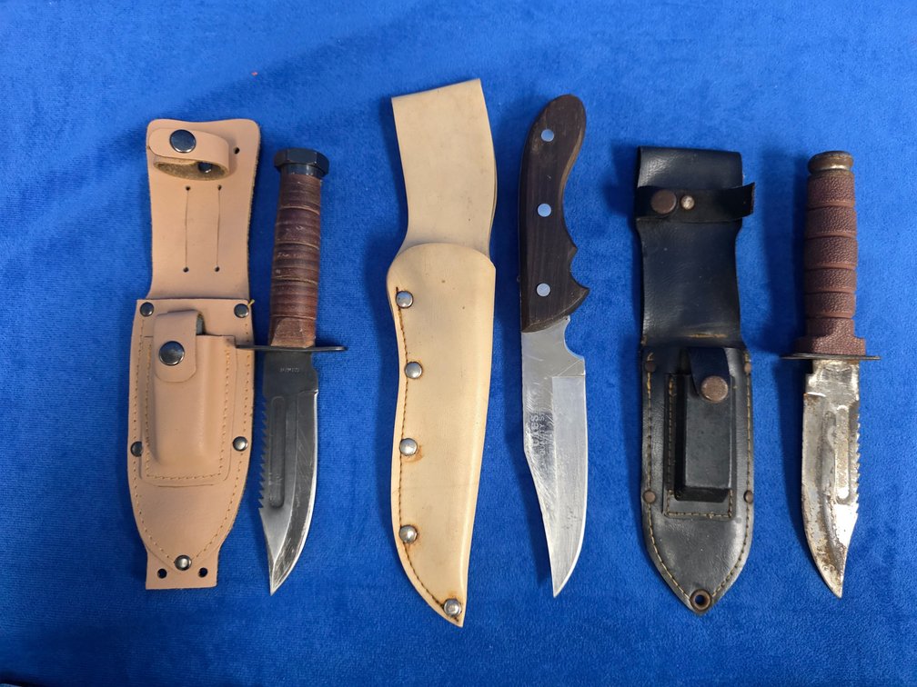 (3) Fixed Blade Knives with Sheathes