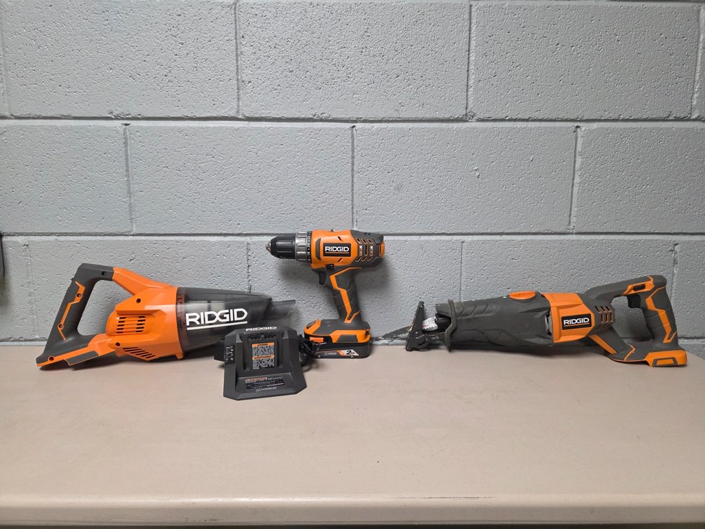 Ridgid 18V Reciprocating Saw, Vacuum, Drill, Charger & (1) Battery