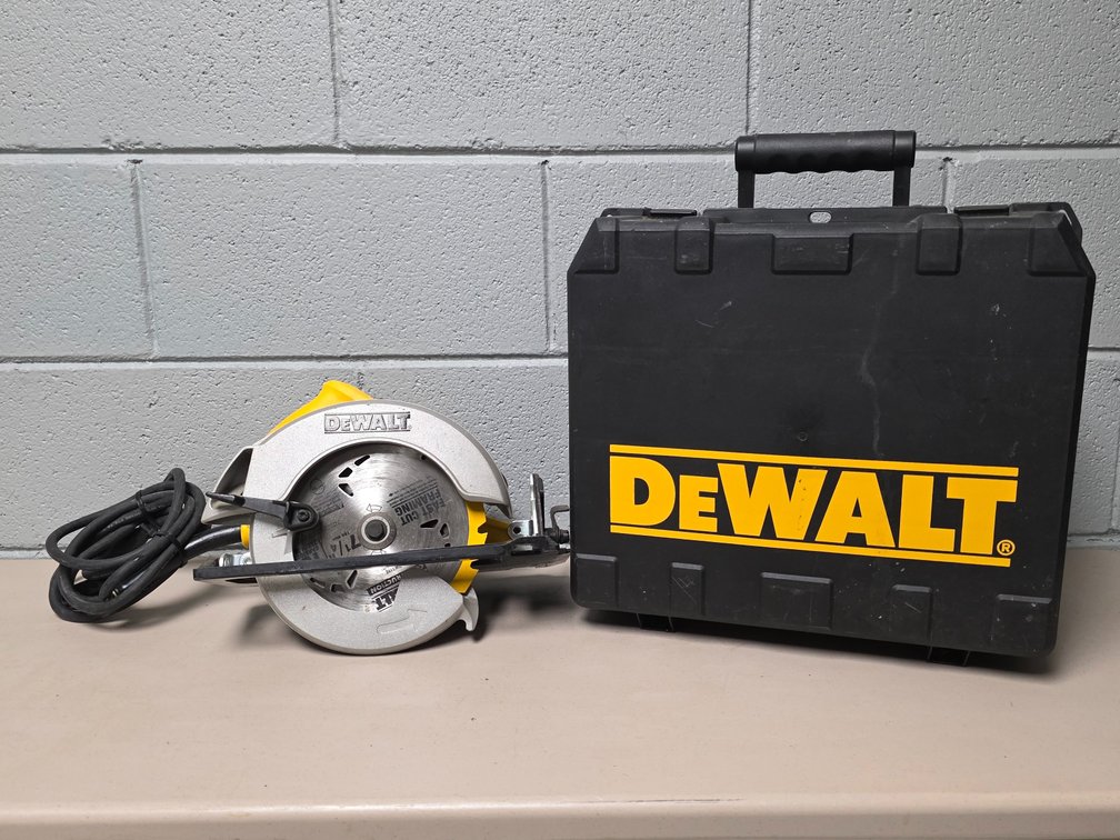 DeWalt 7 1/4" Circular Saw with Case