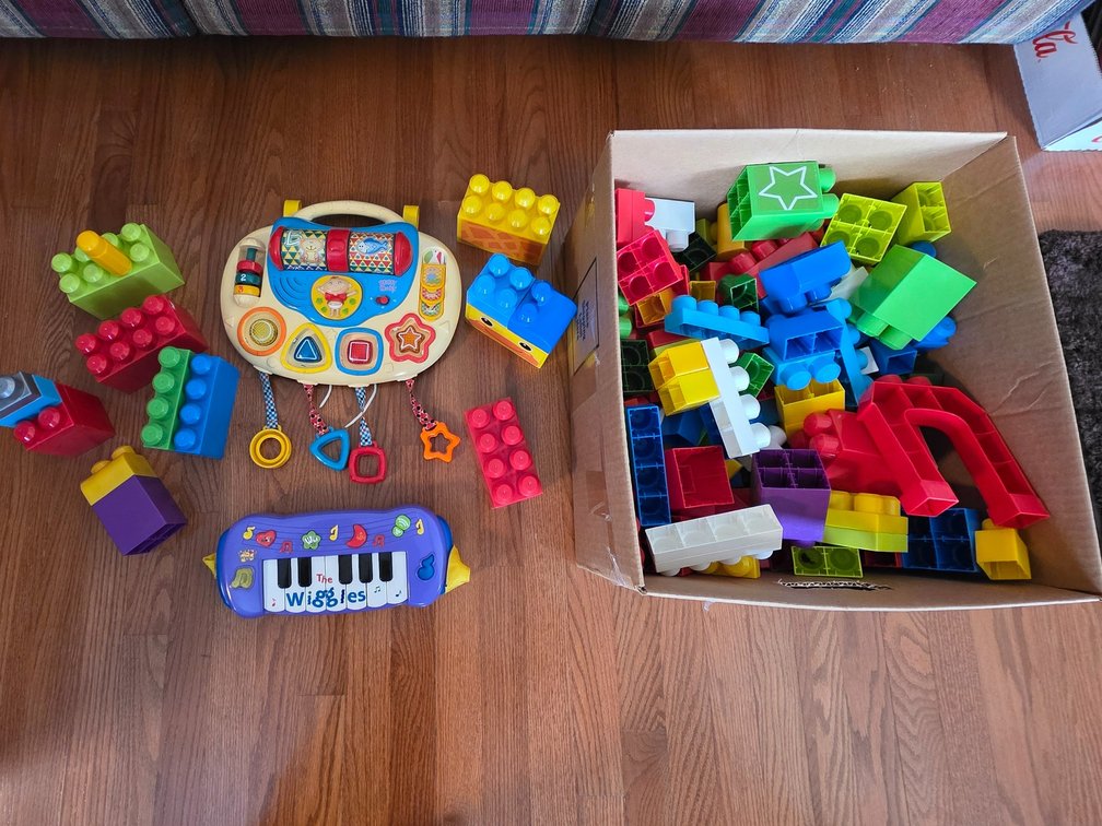 V-Tech Brainy Baby Toy, The Wiggles Musical Keyboard & Mega Blocks