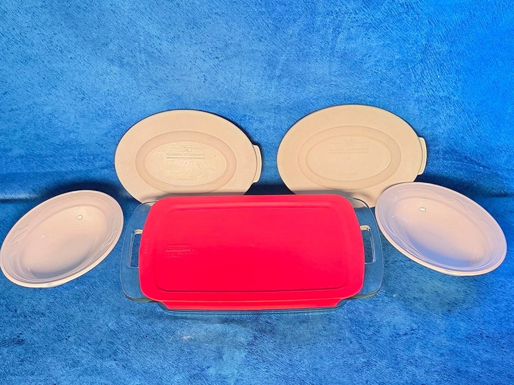 Pyrex 9 x 13 Covered Casserole & (2) Corning Casual Elegance Casserole Dishes
