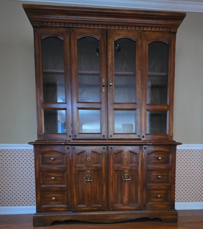 Lighted China Hutch (LPO)