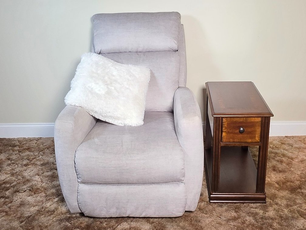 Rocker Recliner & End Table (LPO)