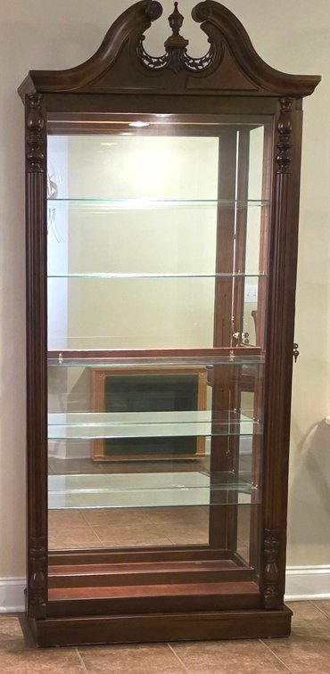 Lighted Curio Cabinet w/Sliding Door (LPO)