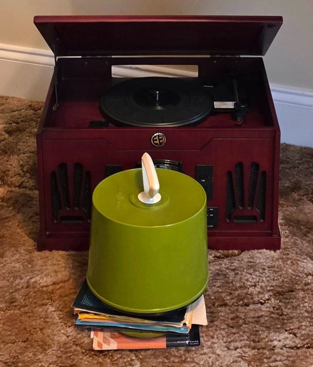 Electro Brand Turn Table, CD, AM/FM Player & Vintage Disc-Go-Case with Records (LPO)