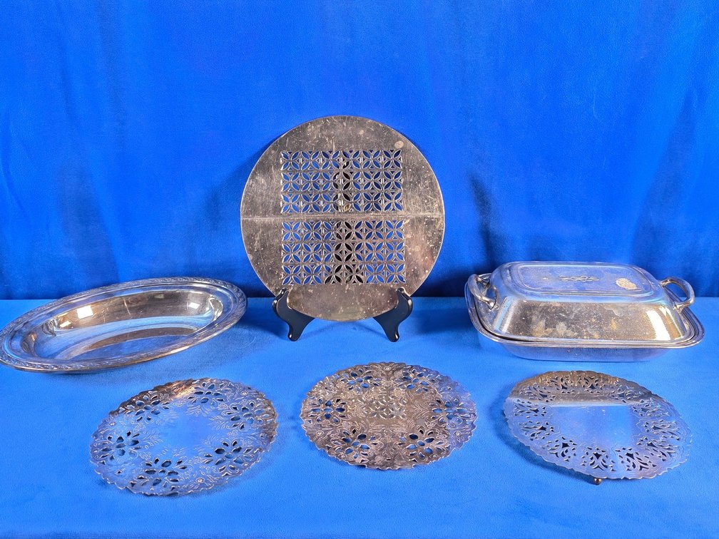 (4) Trivets, Chaffing Dish & Tray