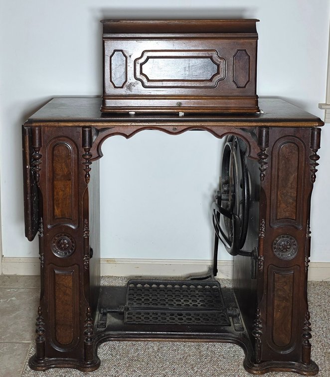 Antique Whites Sewing Machine in Cabinet (LPO)