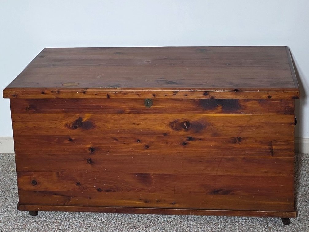 Vintage Cedar Chest (LPO)