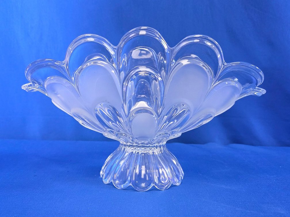 Scalloped Pedestal Bowl