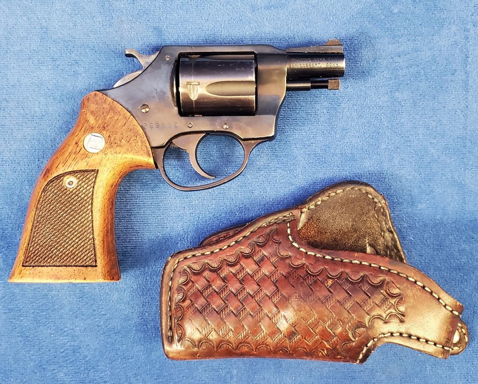 Charter Arms Undercover 38 spl. Revolver w/ Holster