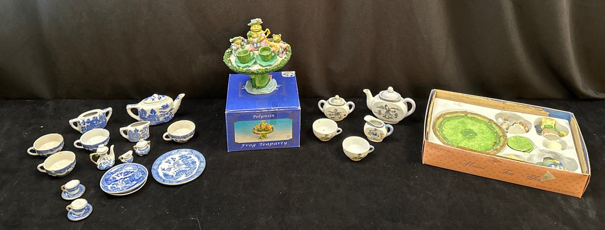 Lincolnshire Collection Polyresin Frog Tea Party & More (LPO)